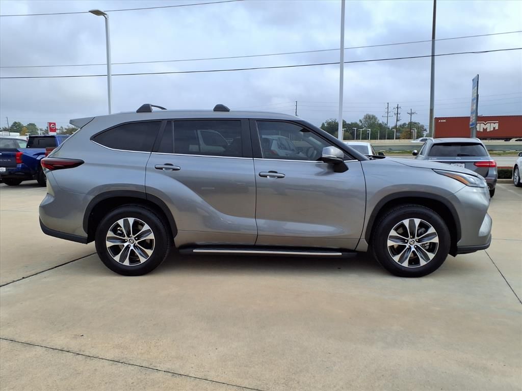 2025 Toyota Highlander XLE  at Don McGill Toyota