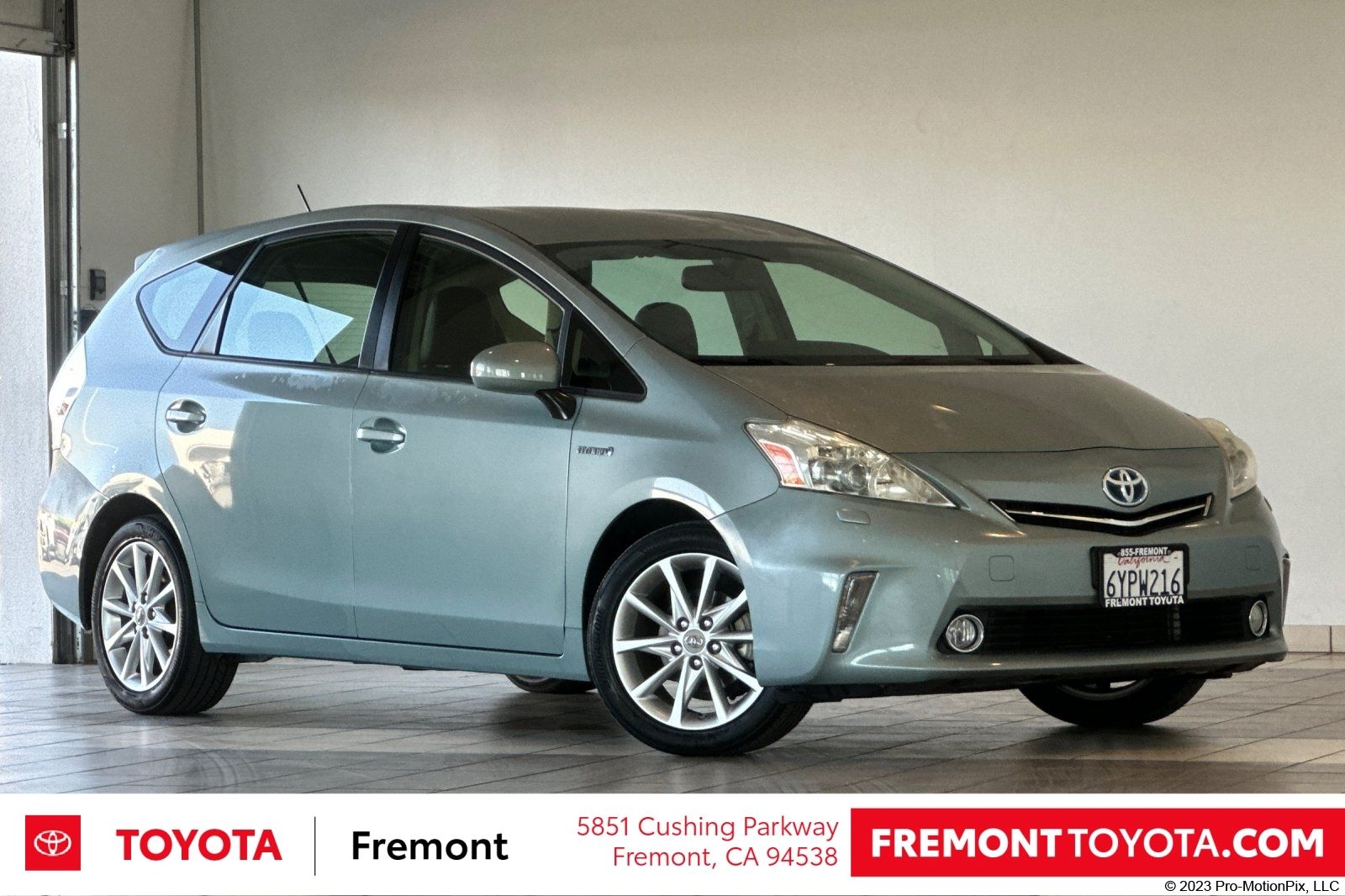 2013 Toyota Prius v Five FWD