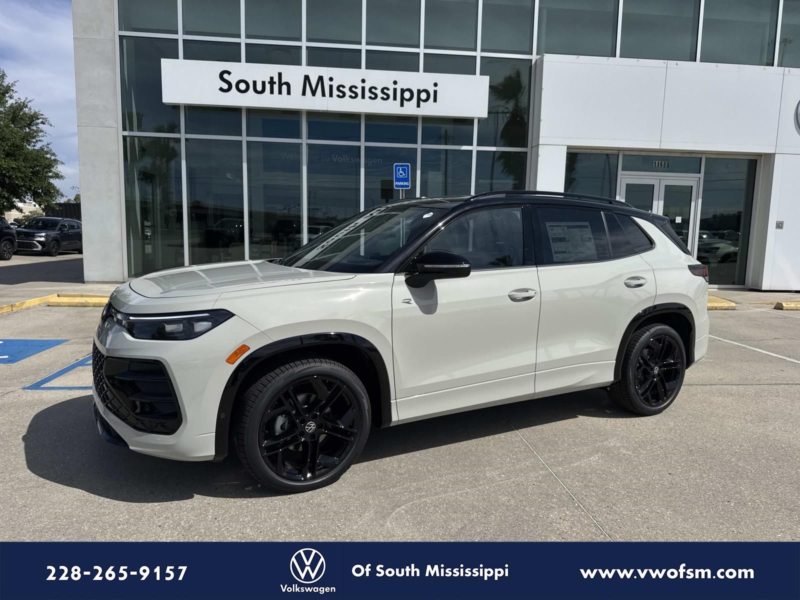 Black 2026 Volkswagen Tiguan SE R-Line Black FWD SUV / Crossover Front-Wheel Drive 8-Speed Automatic