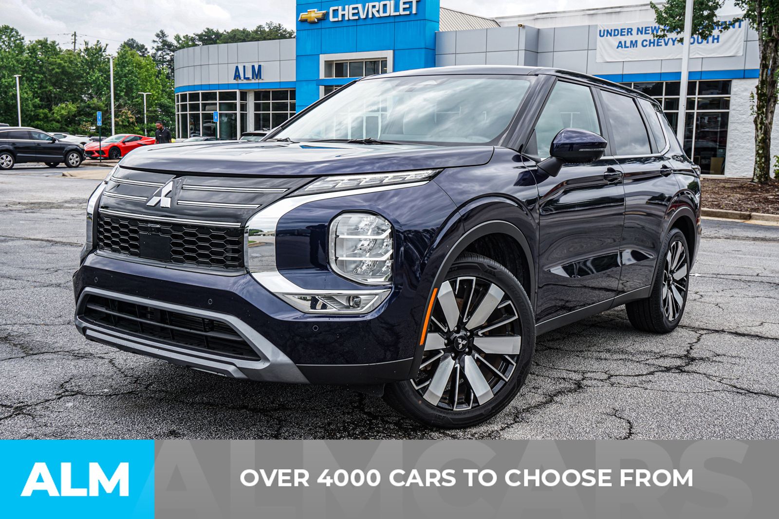 Used 2025 Blue Mitsubishi SE image 3