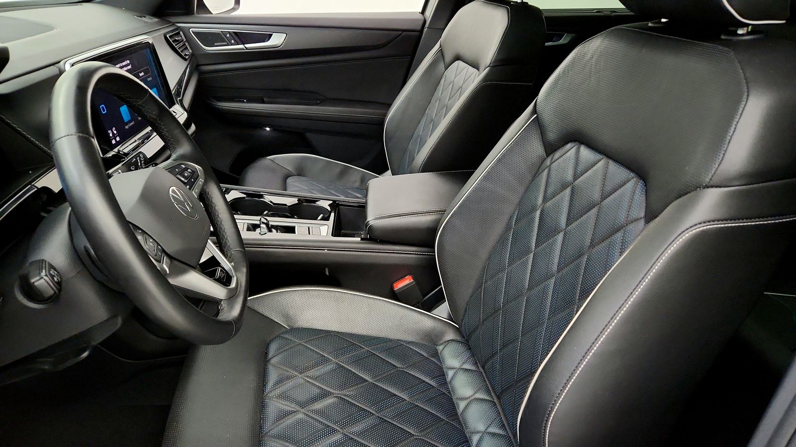 Used 2025 Gray Volkswagen 2.0T SEL Premium R-Line image 26