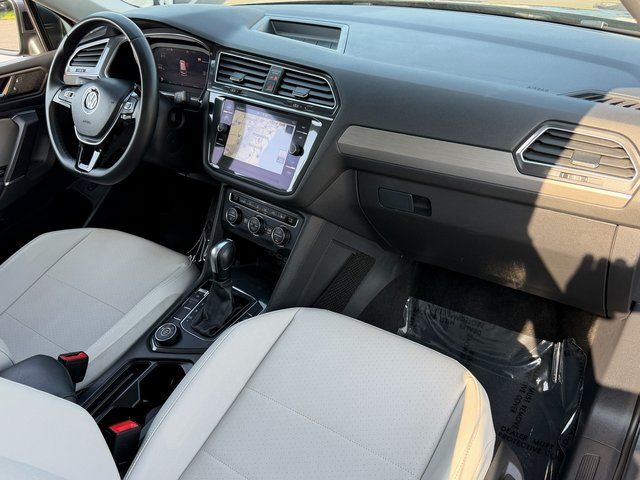 Used 2020 Gray Volkswagen 2.0T SEL image 27