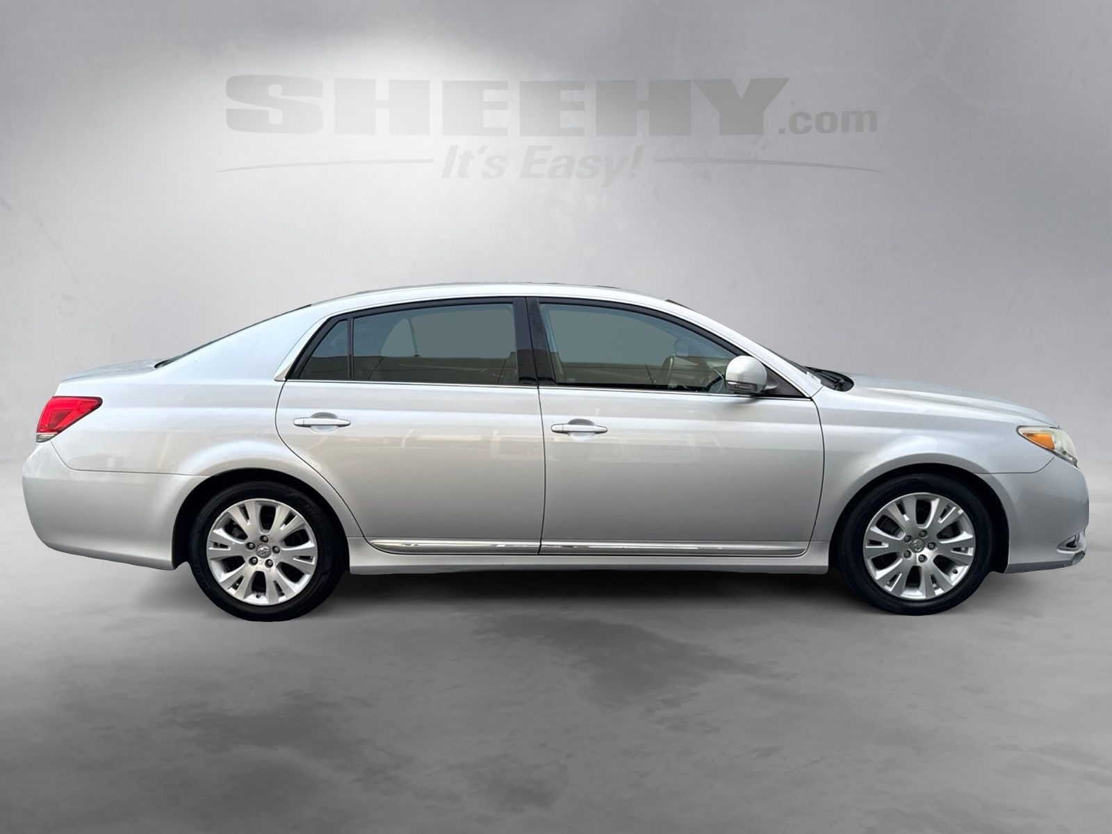 Used 2012 Classic Silver Metallic Toyota Base image 7
