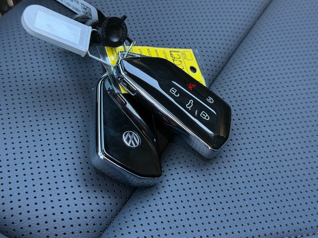 Used 2026 White Volkswagen 2.0T SE R-Line Black image 39