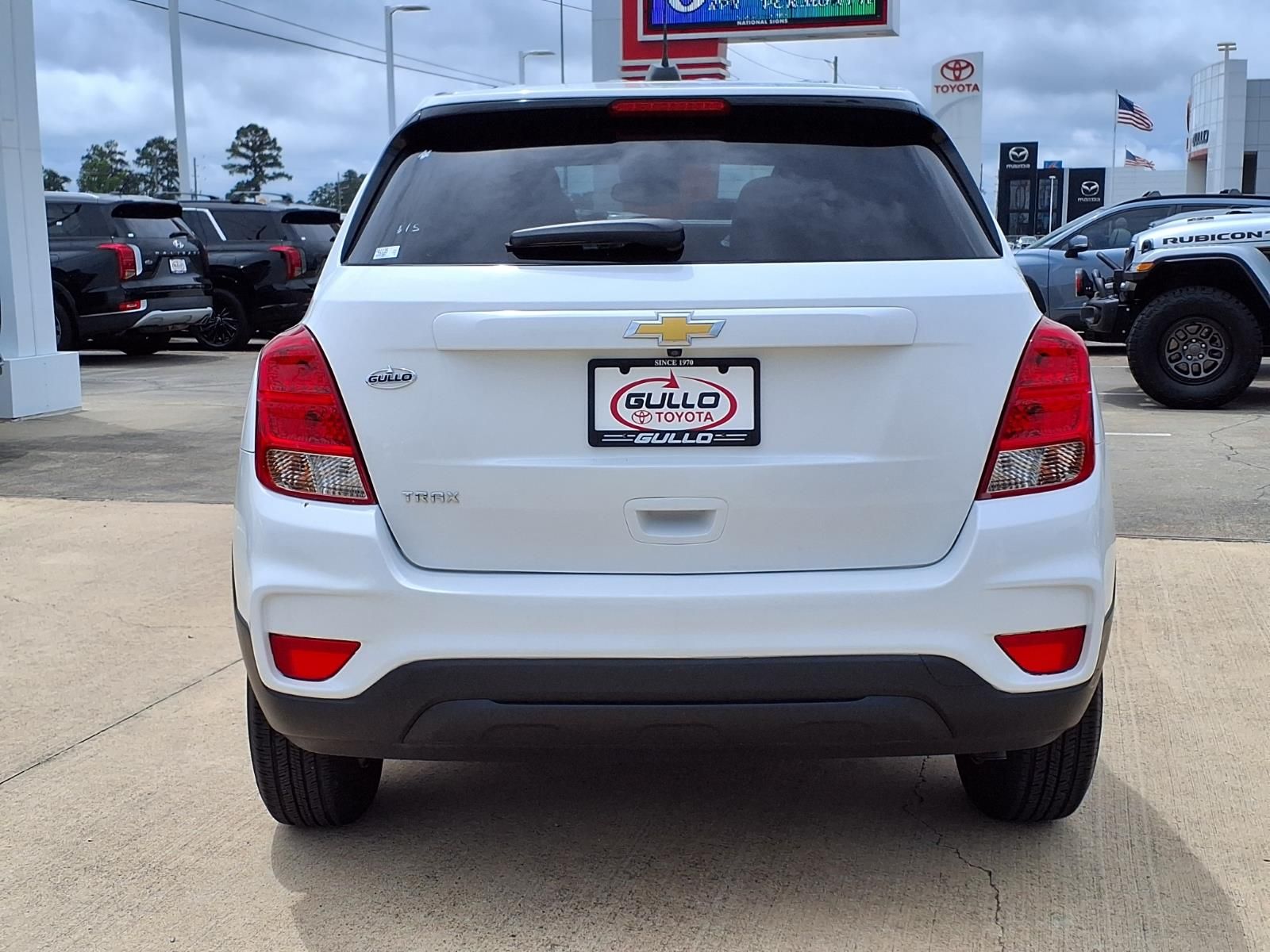 2022 Chevrolet Trax LS White at AutoSavvy Houston Southwest