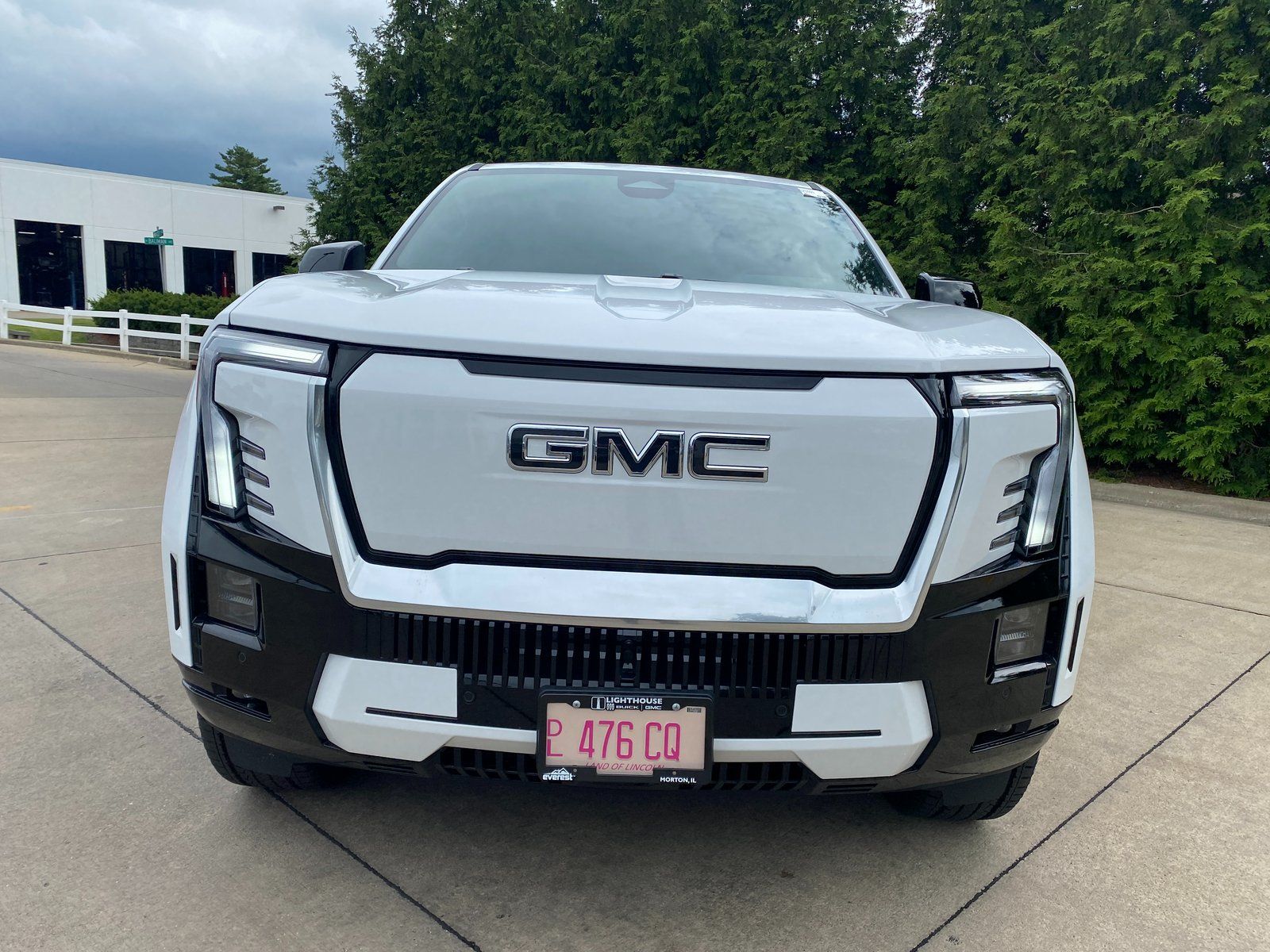 View vehicle photo 2