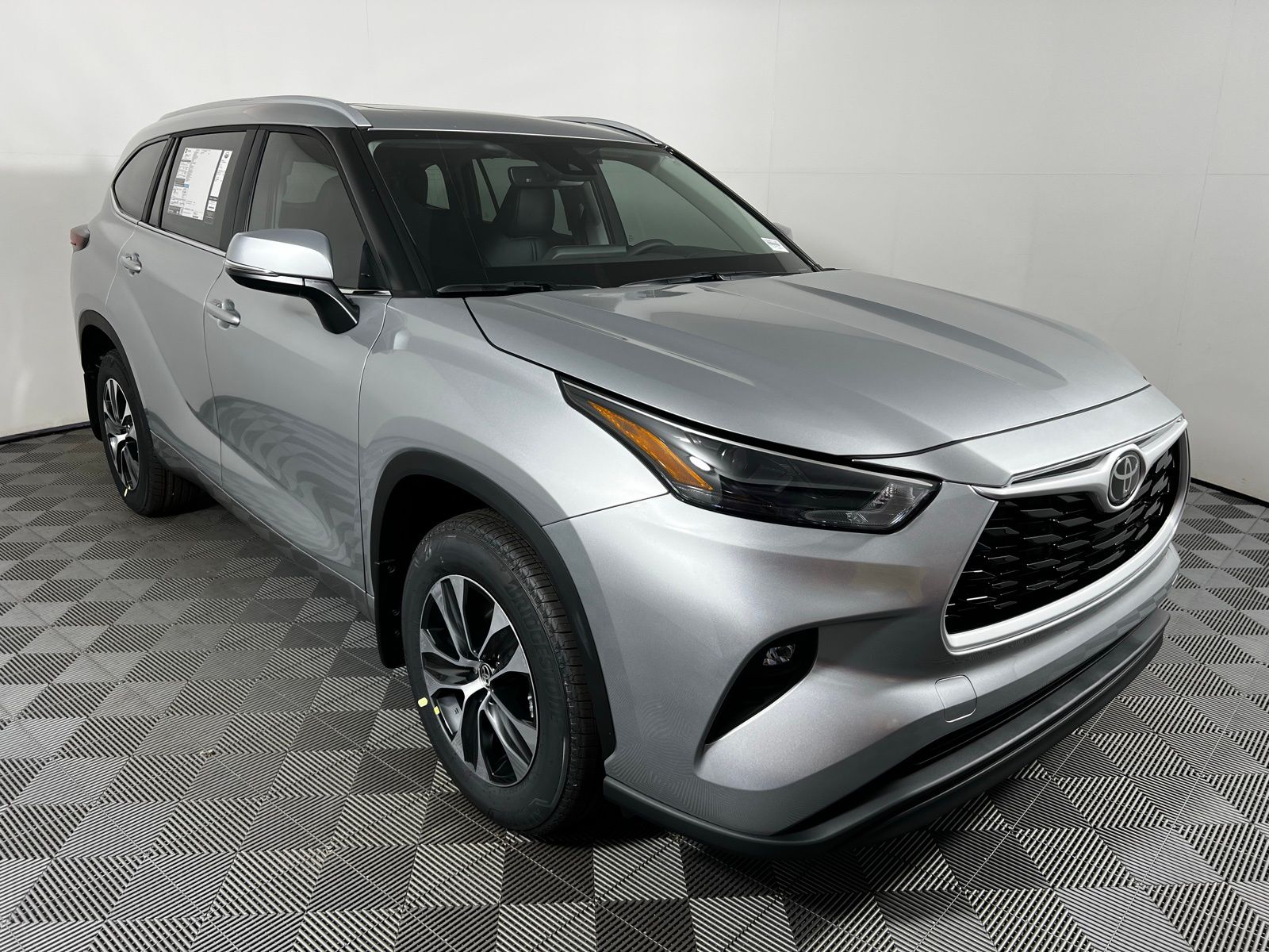2025 Toyota Highlander XLE 3