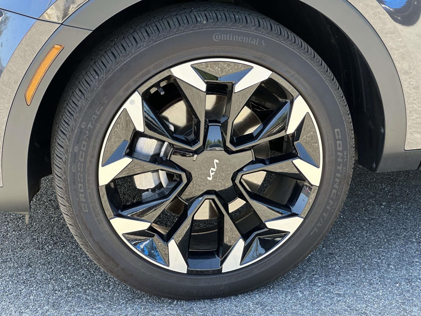 Used 2025  Kia EX image 26