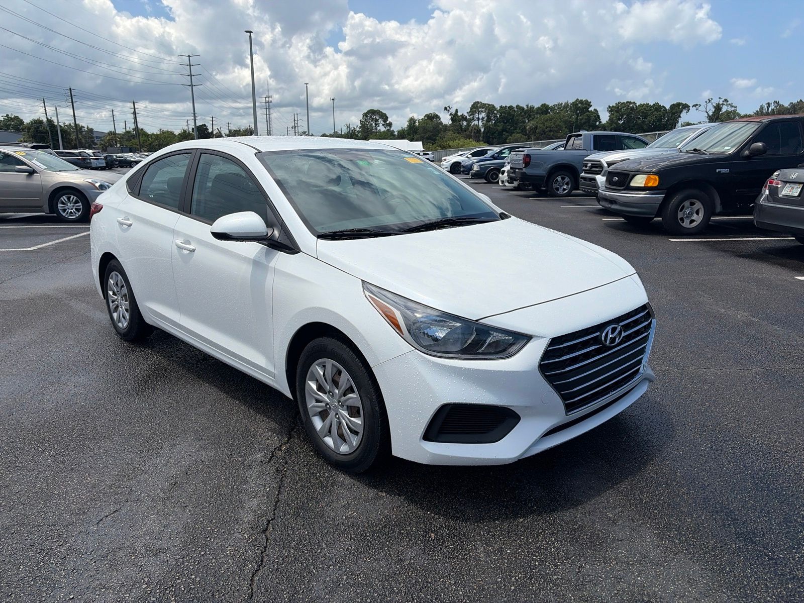 Frost White 2022 Hyundai Accent SE FWD Sedan Front-Wheel Drive Continuously Variable Transmission