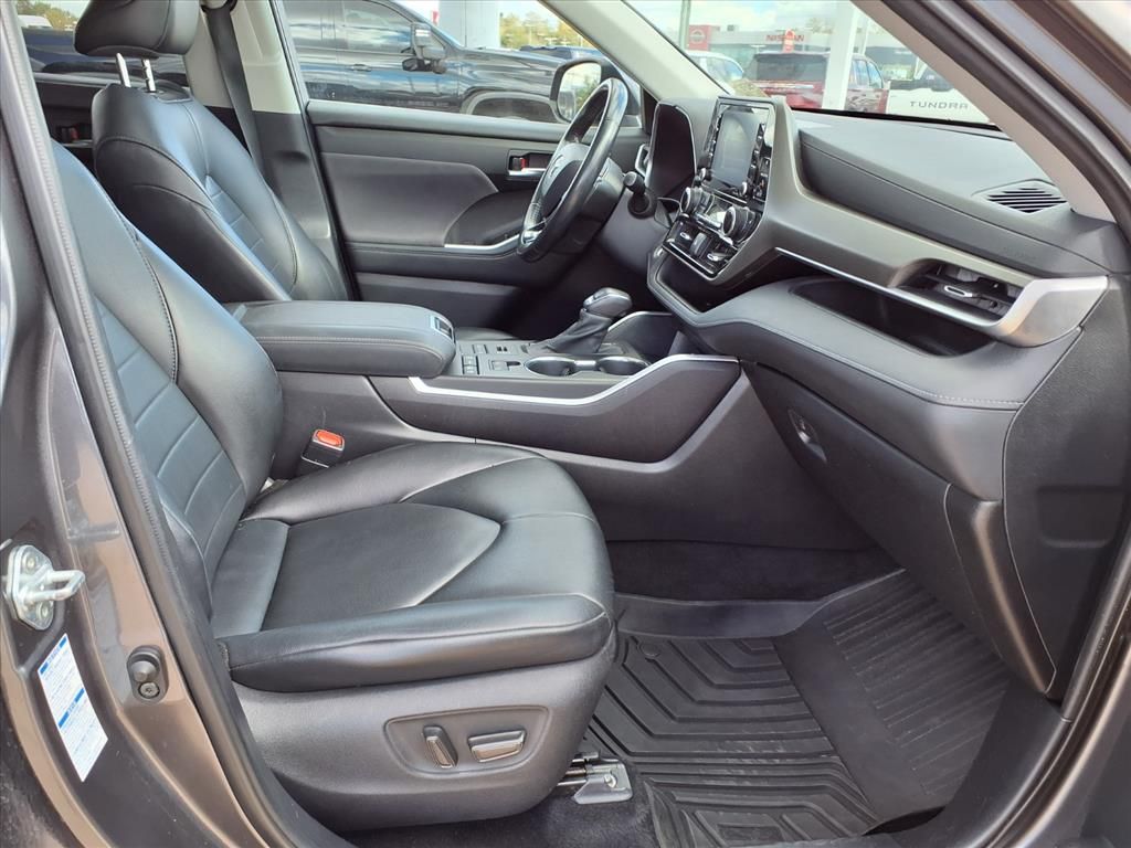 2021 Toyota Highlander XLE Gray at Gullo Toyota