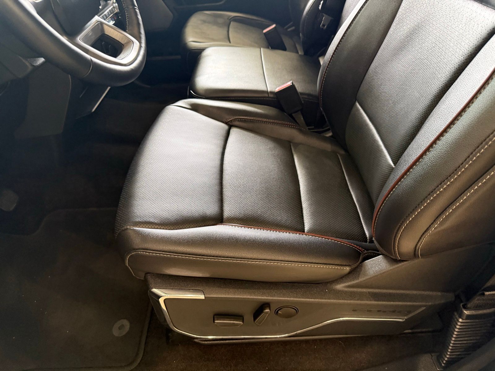 Used 2022 Blue Ford Lariat image 37