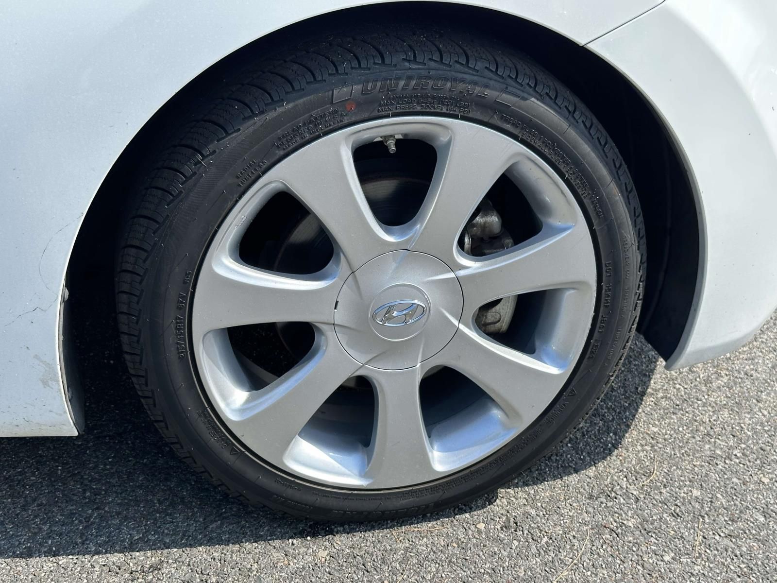 Used 2013 White Hyundai Limited image 33