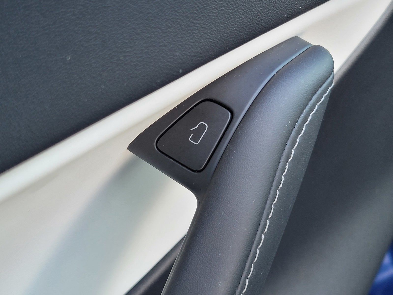 Used 2022  Tesla Long Range image 18