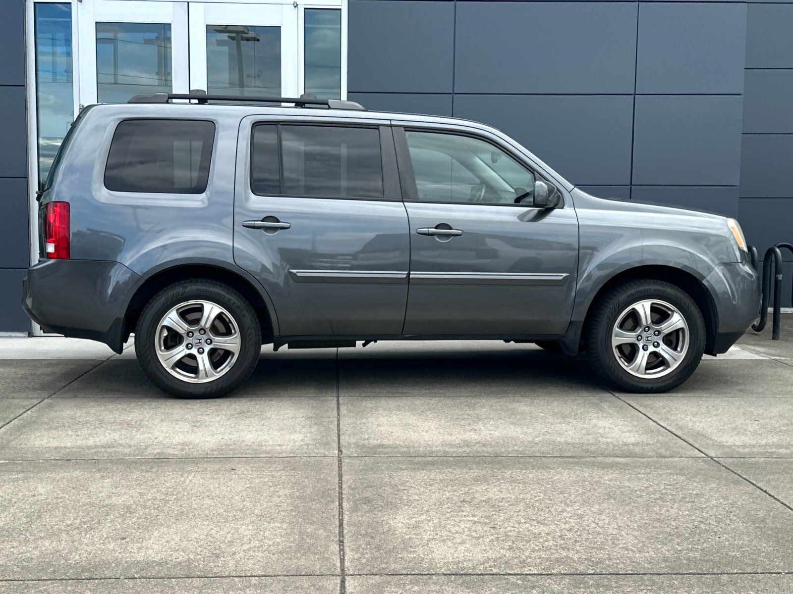 Used 2013 Honda Pilot EX-L with VIN 5FNYF4H71DB058717 for sale in Wilsonville, OR