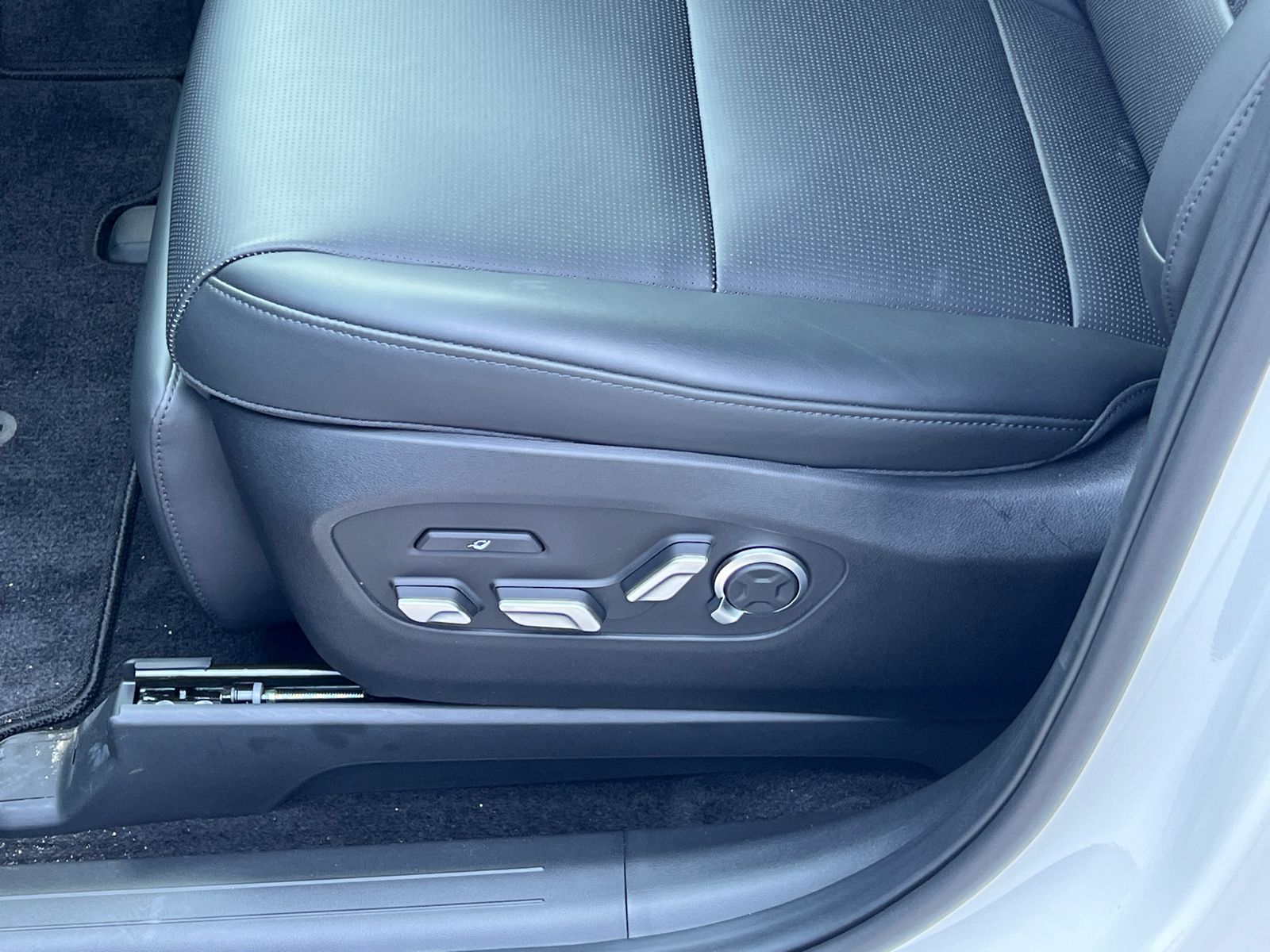 2026 Hyundai Ioniq photo 7
