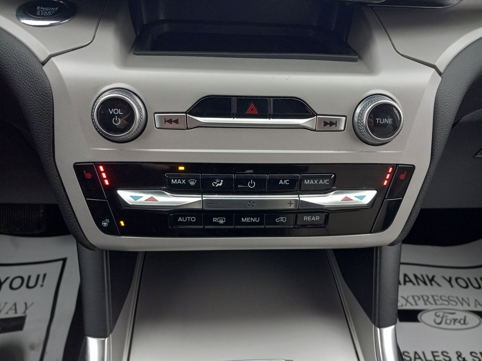 2024 Ford Explorer image 23