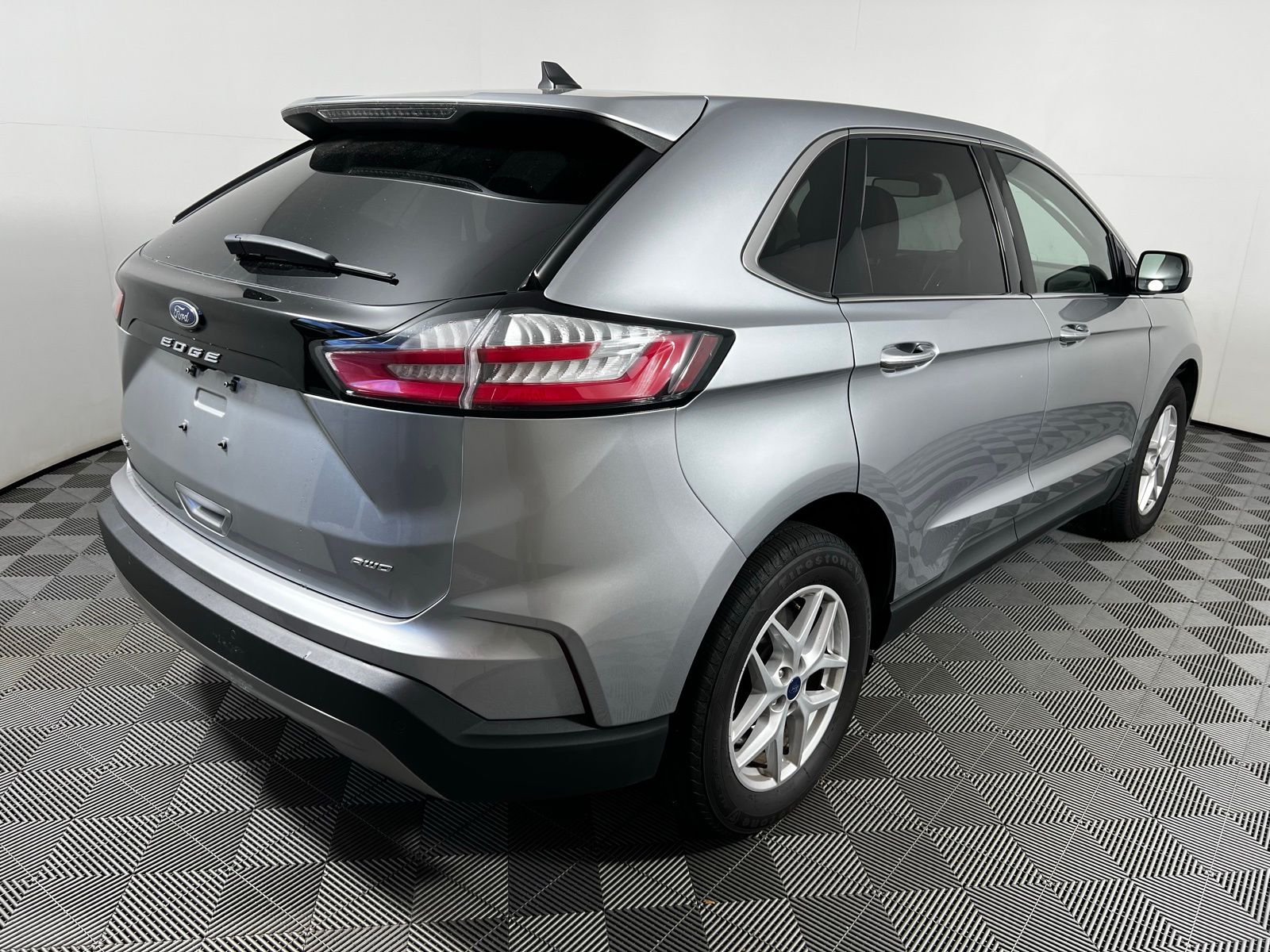 2022 Ford Edge SEL 5
