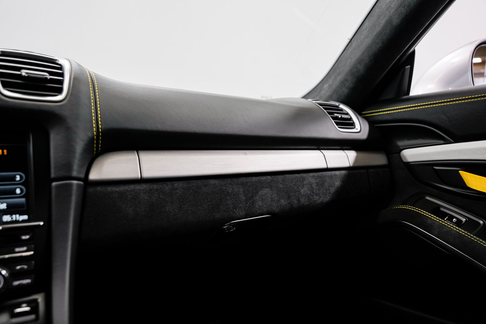 2016 Porsche Cayman GT4 — photo 15