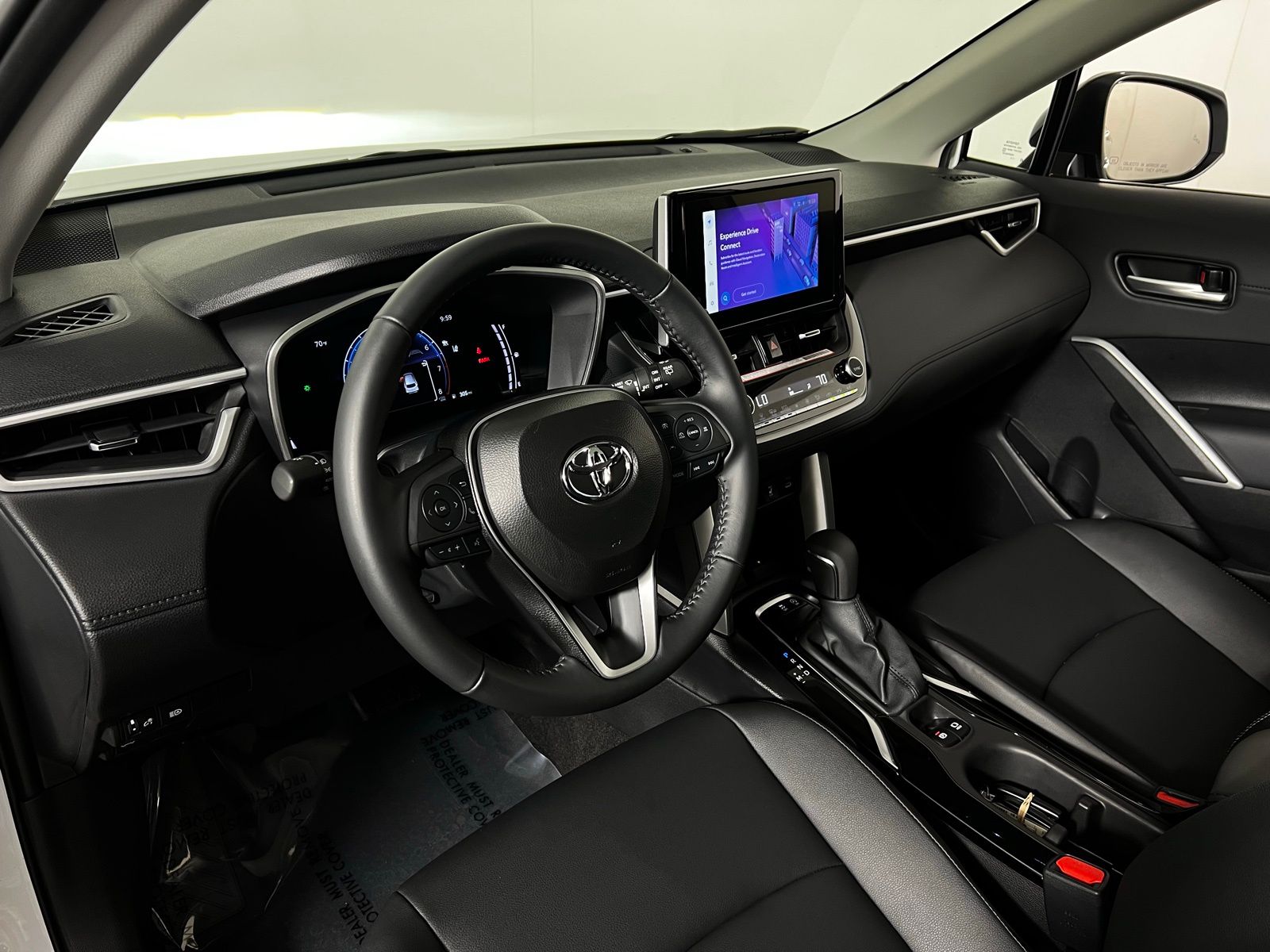 2025 Toyota Corolla Cross XLE 12