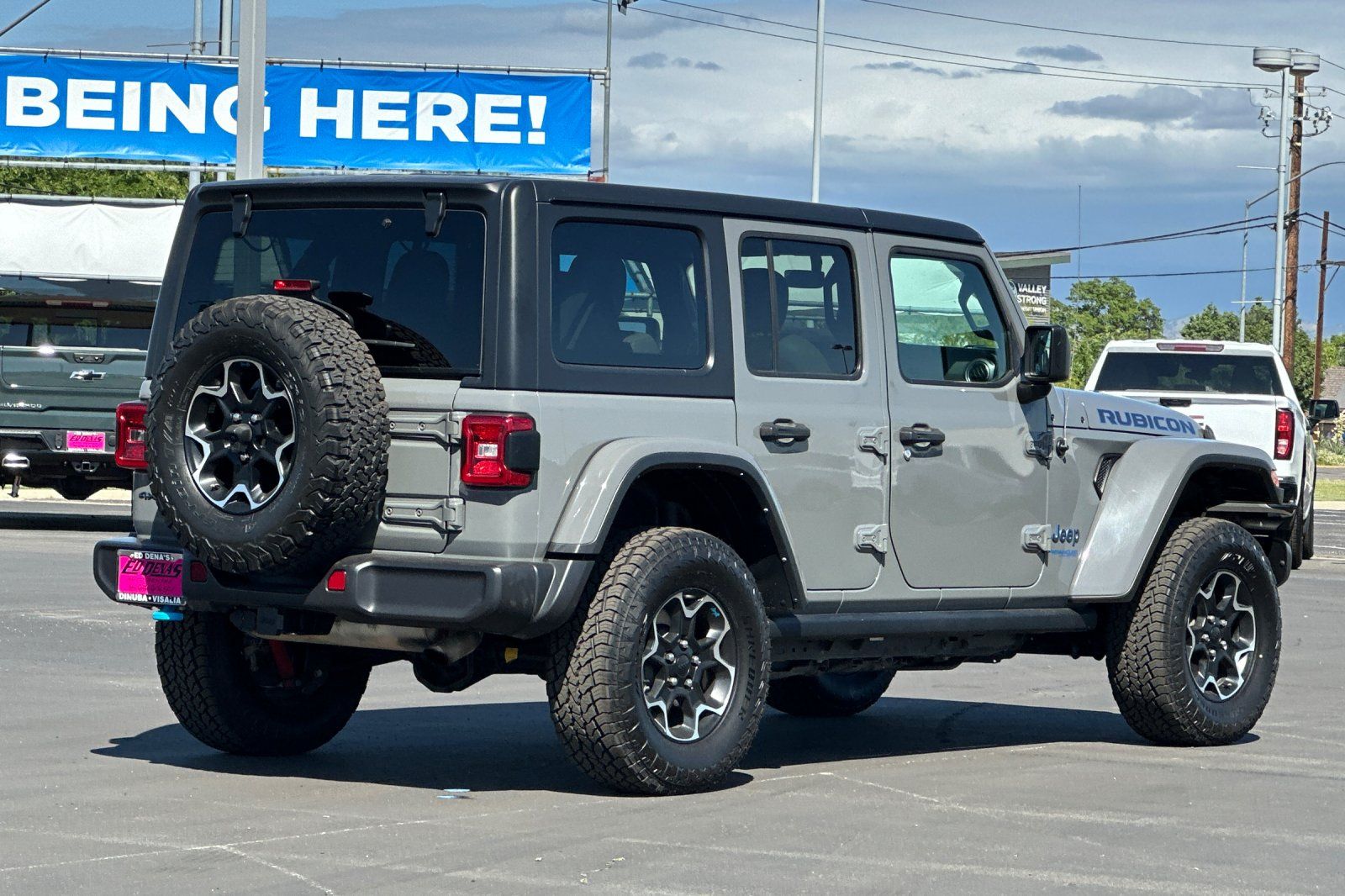 View vehicle photo 4