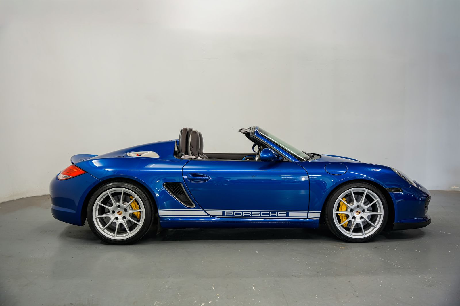 2011 Porsche Boxster Spyder — photo 2