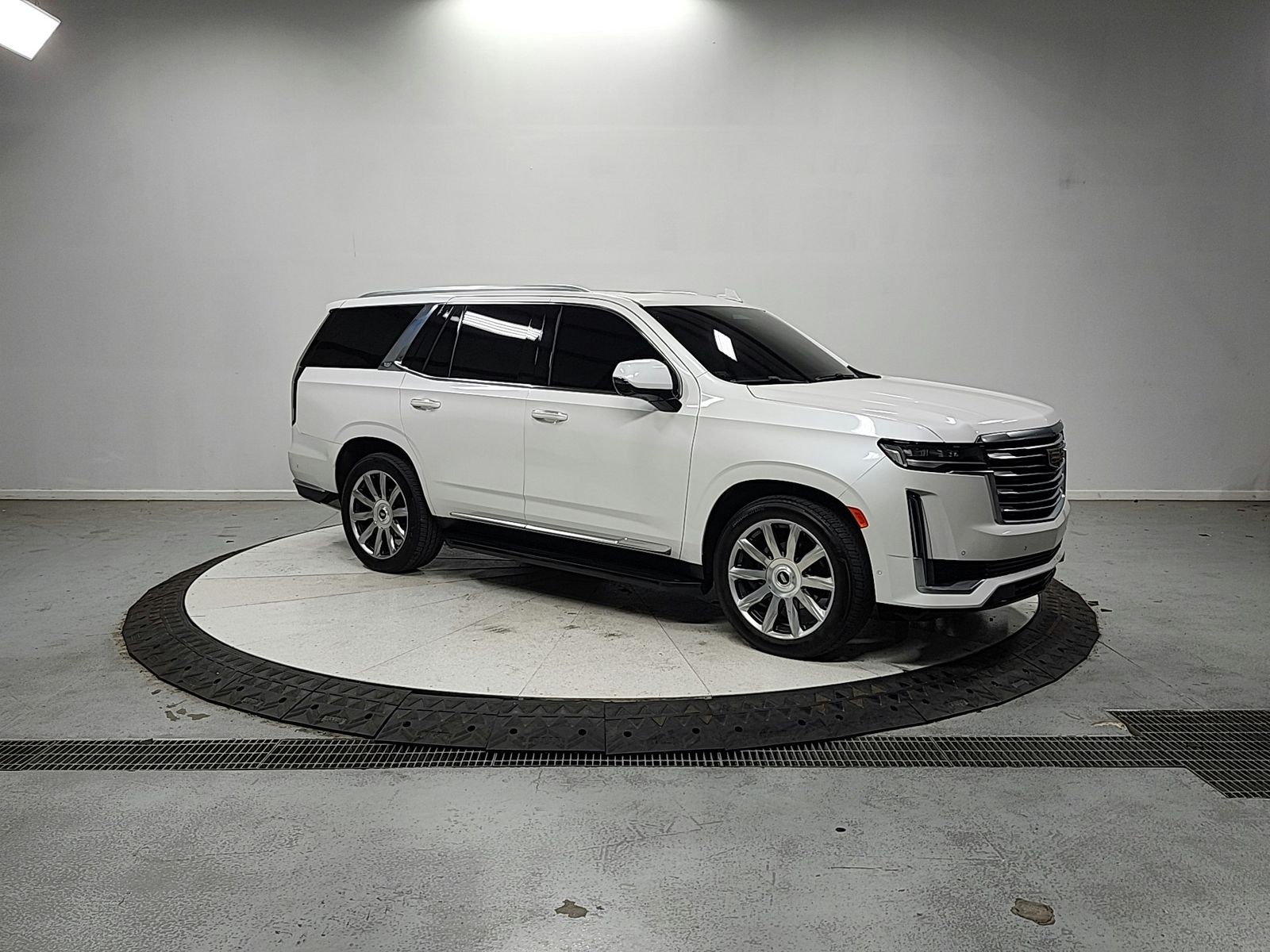 Crystal White Tricoat 2021 Cadillac Escalade SUV / Crossover Rear-Wheel Drive