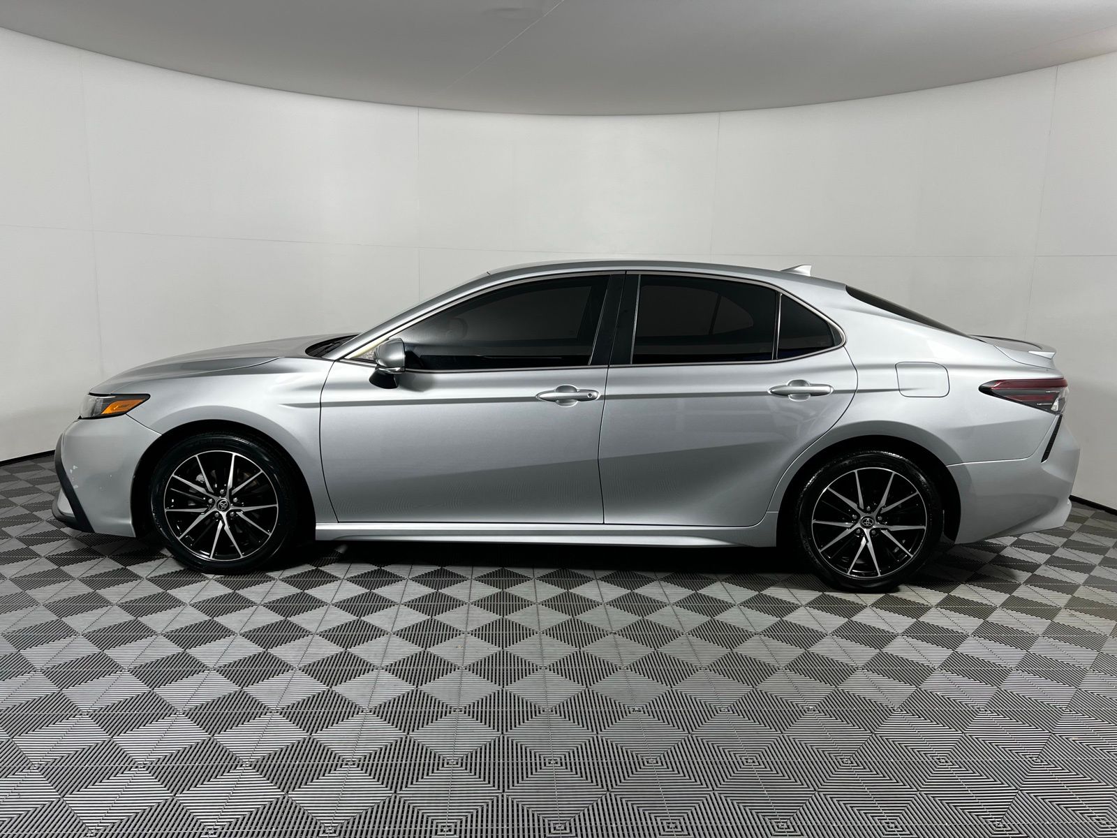 Thumbnail: 2022 Toyota Camry - 8