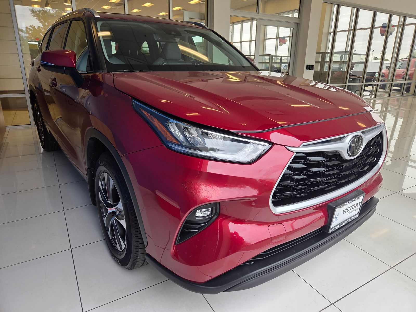 Used 2020 Red Toyota XLE image 3