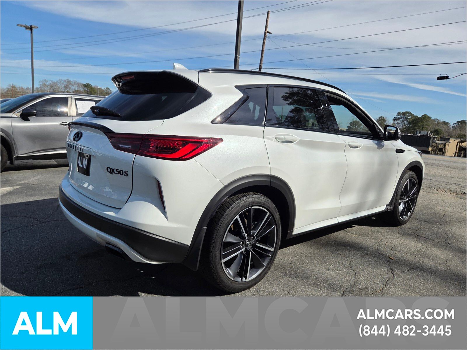 Used 2025 White INFINITI SPORT image 11