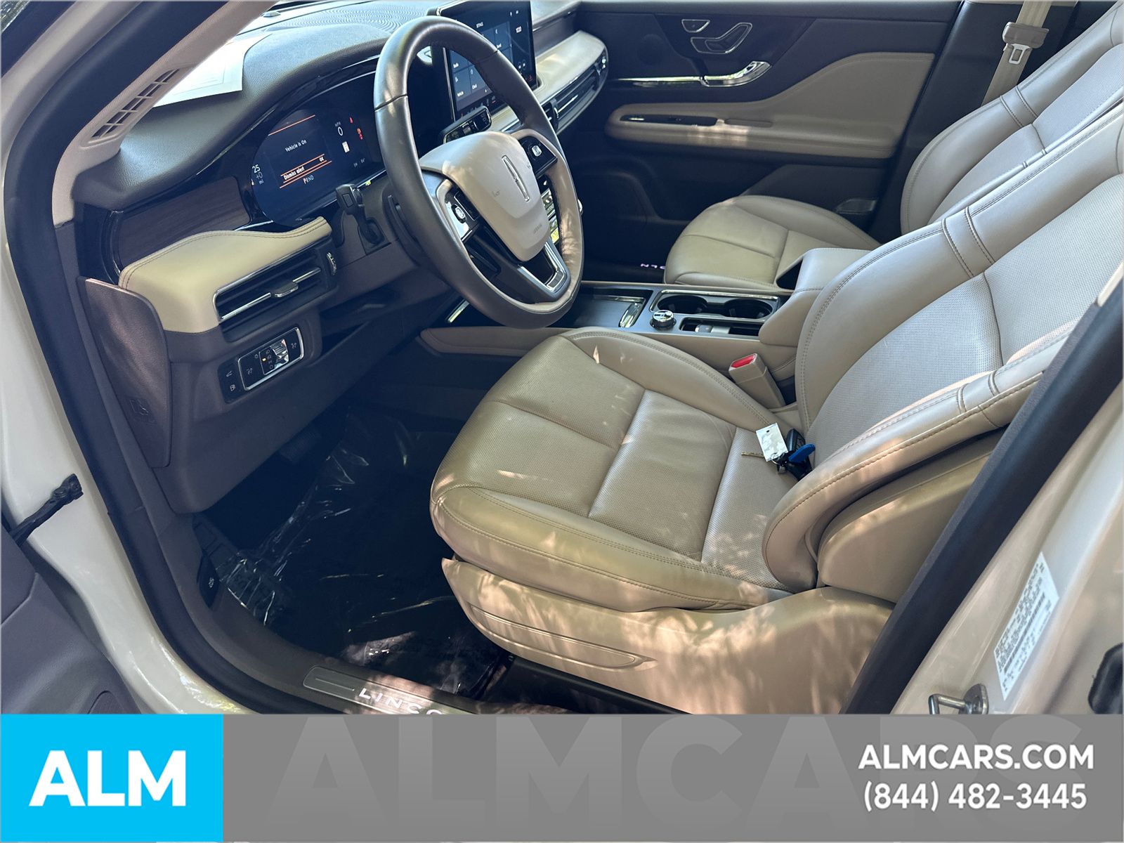 Used 2024 White Lincoln Grand Touring image 10
