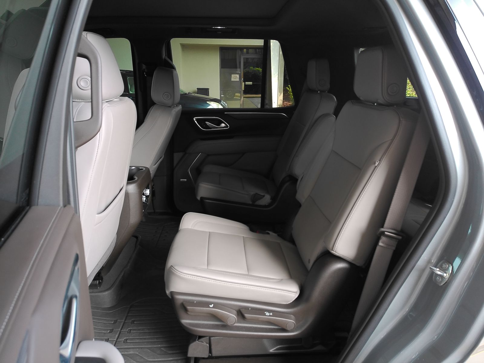 Used 2024 Silver GMC SLT image 17