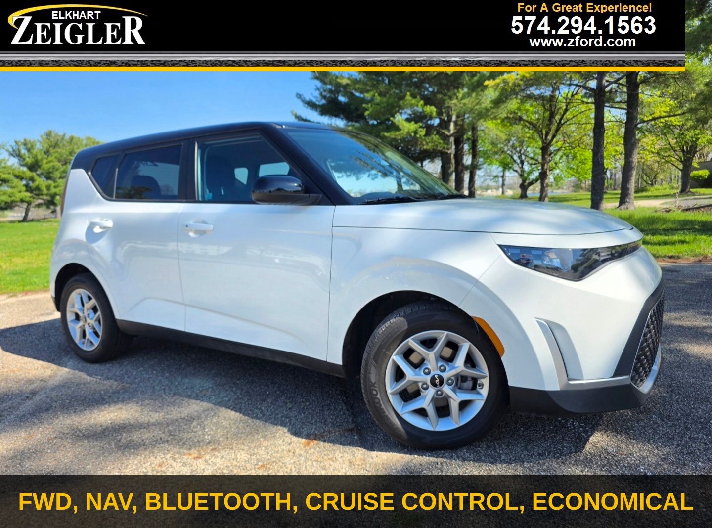 Clear White/Black Roof 2025 Kia Soul SUV / Crossover Front-Wheel Drive Continuously Variable Transmission