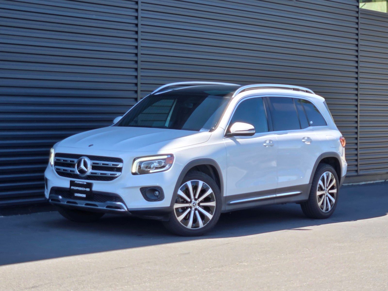 Digital White Metallic 2021 Mercedes-Benz GLB SUV / Crossover All-Wheel Drive 8-Speed Automatic