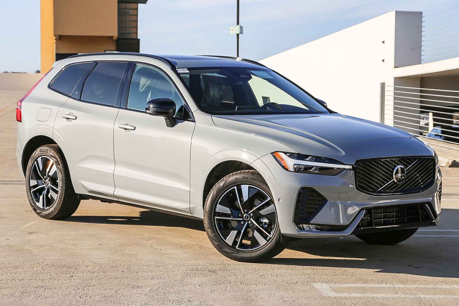 2026 Volvo XC60 B5 Plus