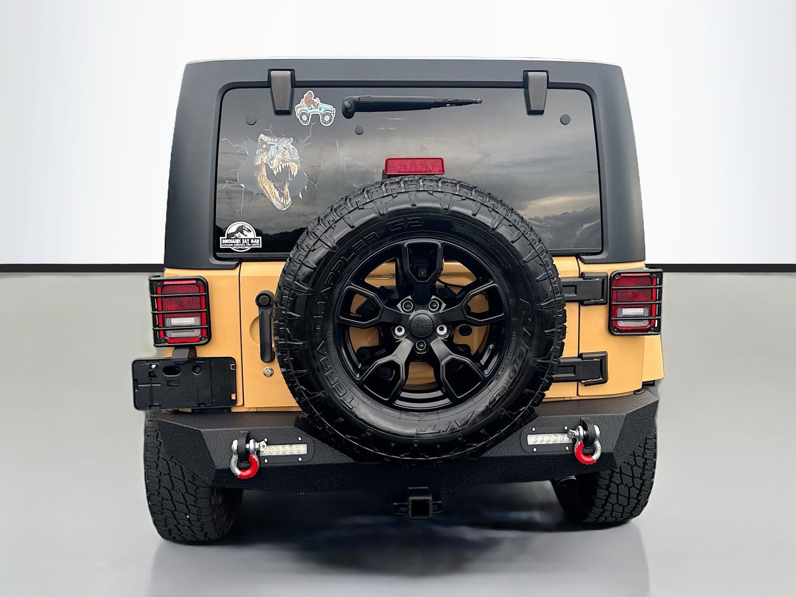 Used 2013 Beige Jeep Unlimited Sahara image 6