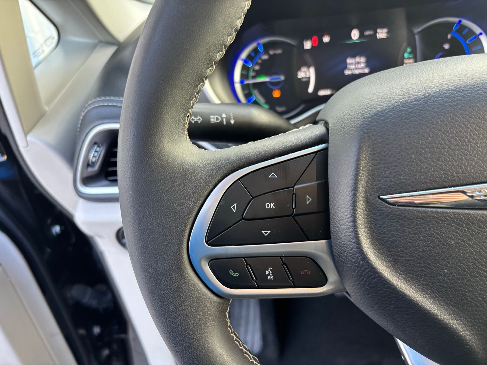 Used Car 2024 Chrysler Pacifica Hybrid  Select For Sale Under $35,000 In Austin, Texas