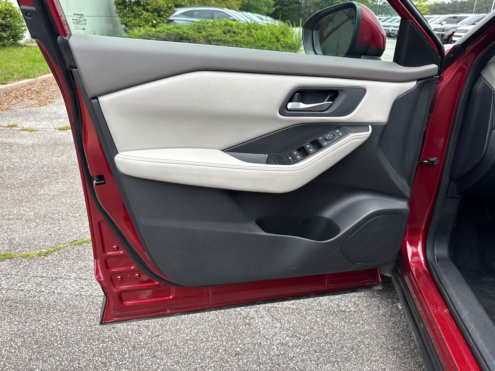 Used 2025 Red Nissan SV image 10