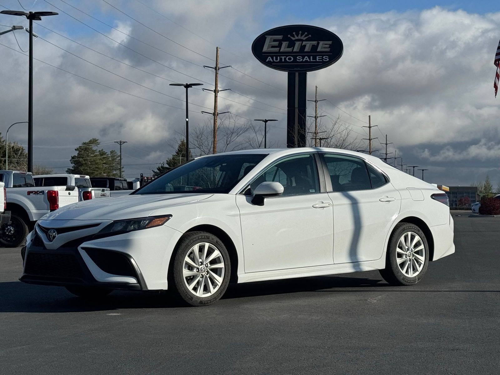 White 2024 Toyota Camry SE FWD Sedan Front-Wheel Drive 8-Speed Automatic