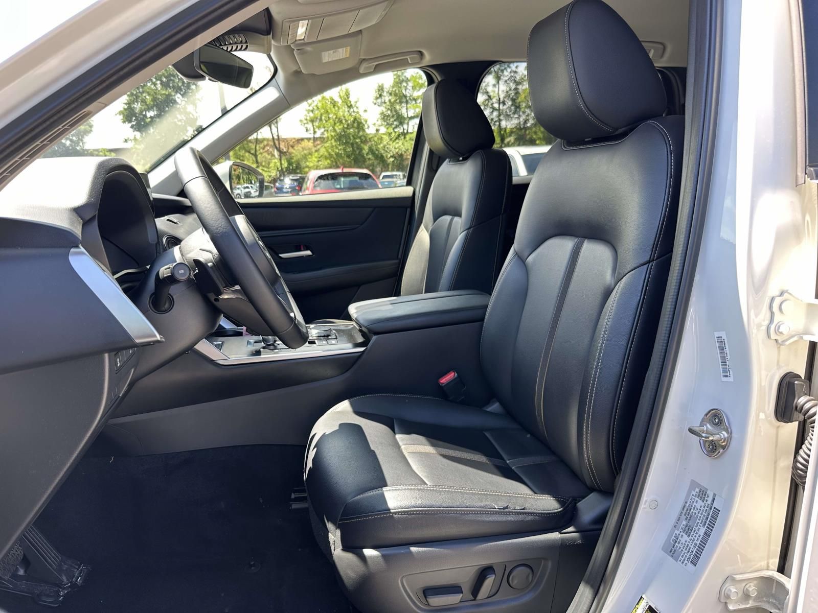 Used 2024 White Mazda 3.3 Turbo Select image 8