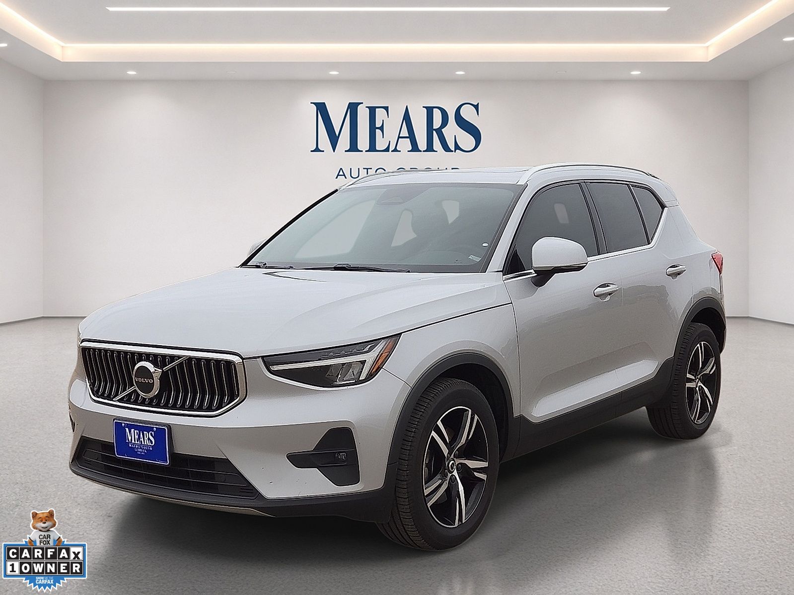 Silver Dawn Metallic 2023 Volvo XC40 SUV / Crossover All-Wheel Drive Automatic