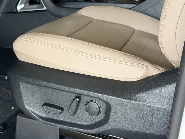 New 2025 Oxford White Ford Lariat image 22