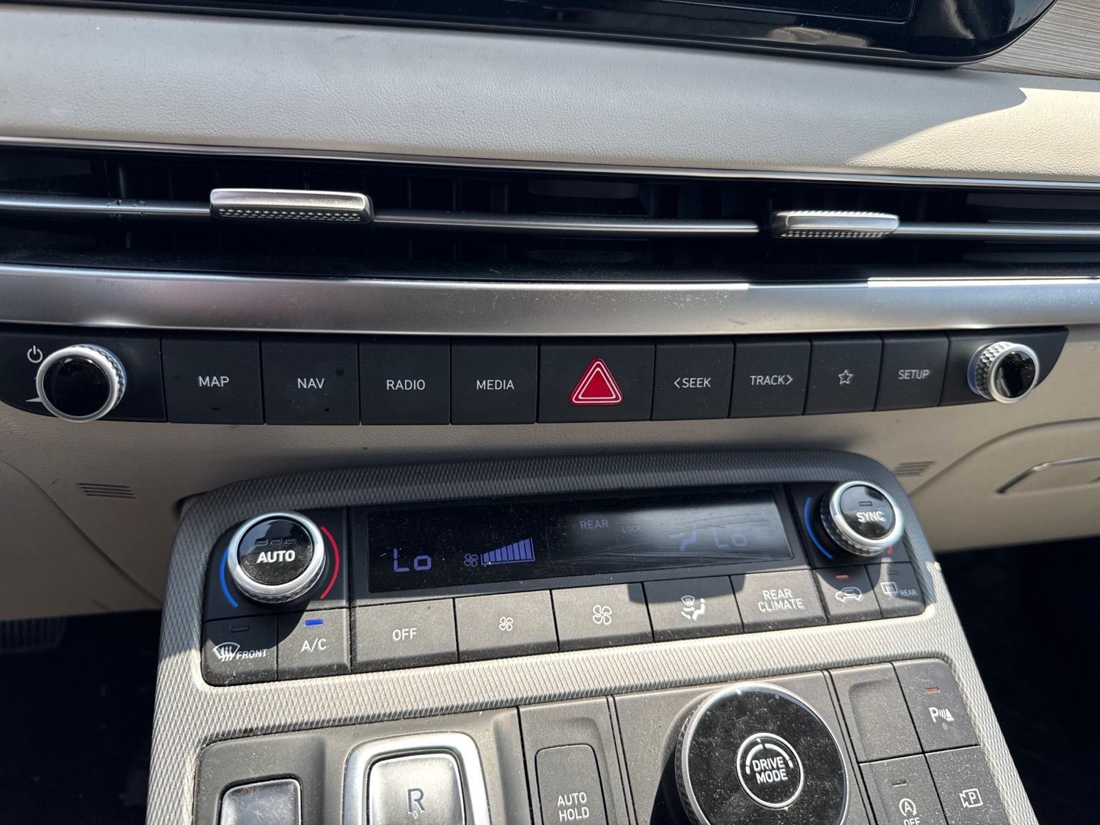 Used 2024 Black Hyundai Limited image 19