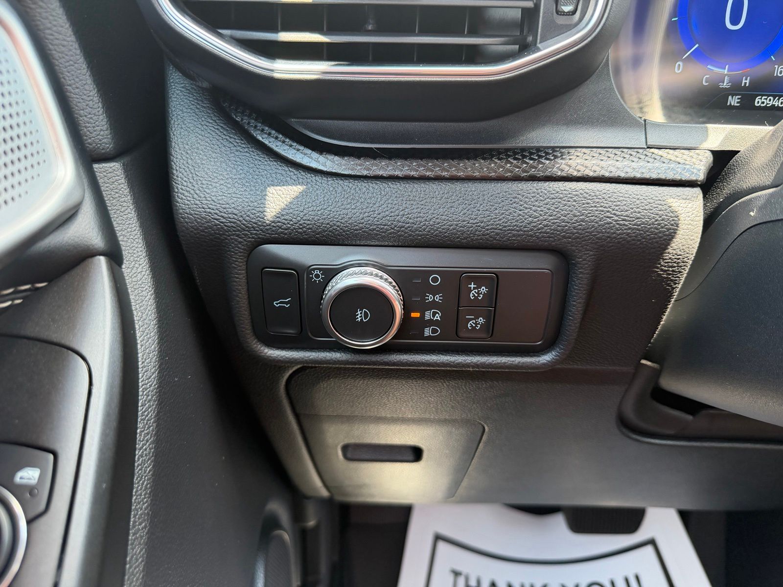 2020 Ford Explorer image 27