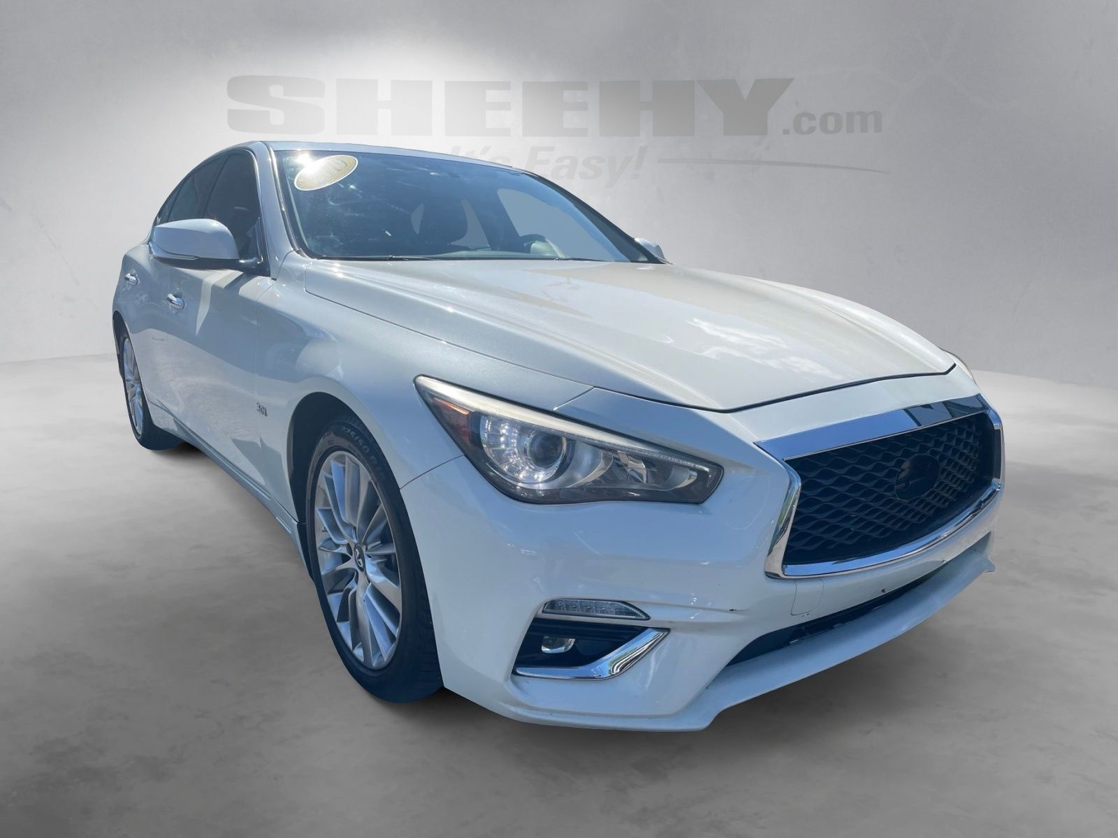 Used 2019 Majestic White INFINITI 3.0t LUXE image 2