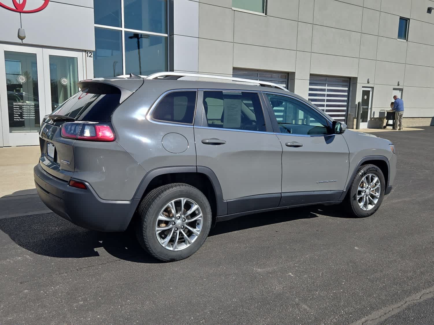 used 2020 Jeep Cherokee car, priced at $11,035