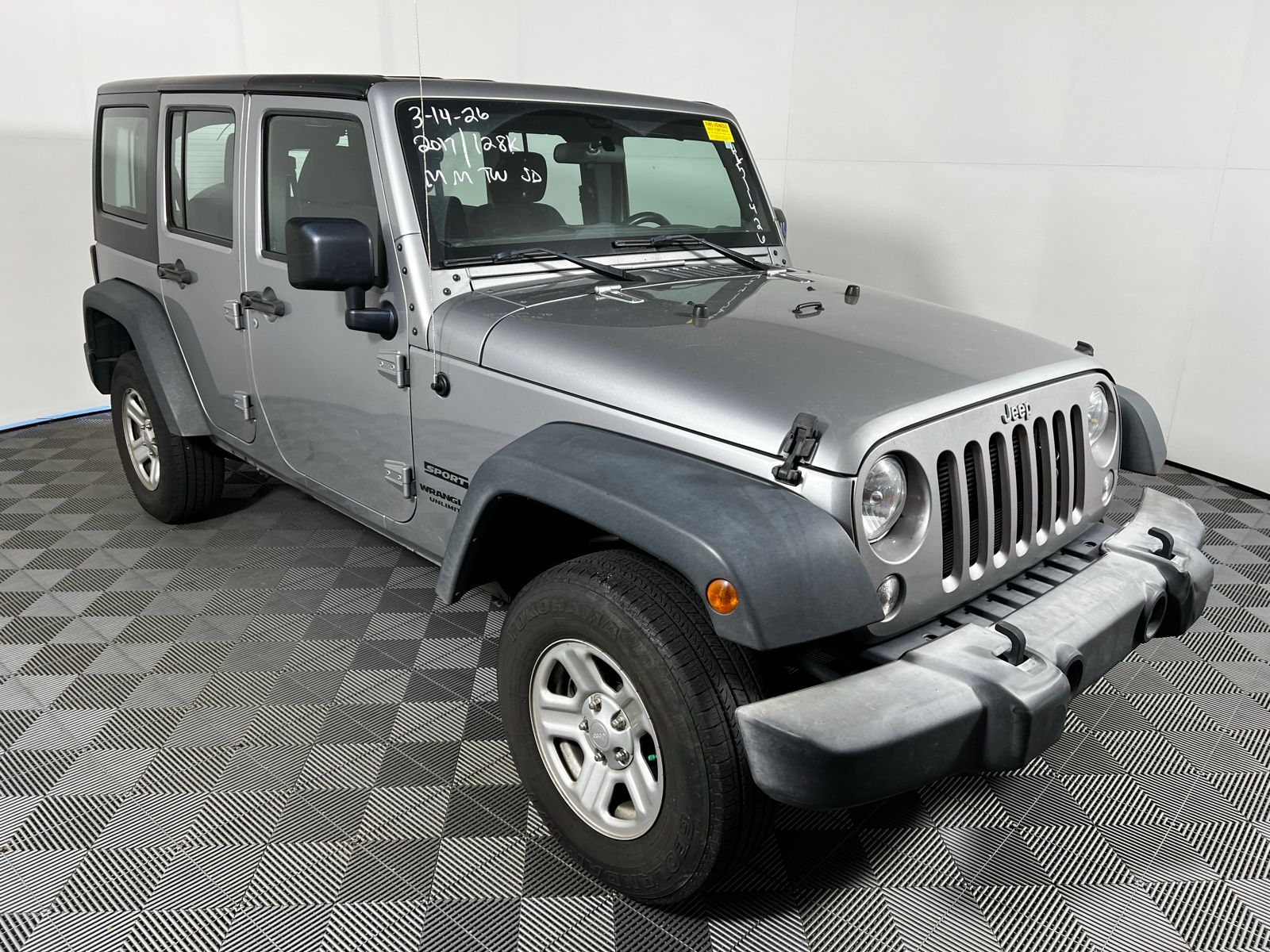 Thumbnail: 2017 Jeep Wrangler - 3