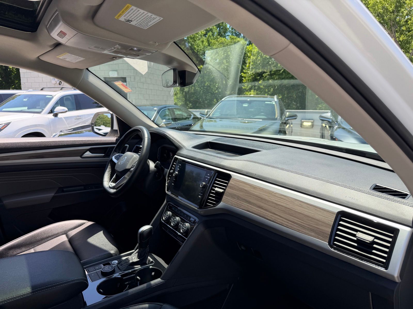 Used 2022  Volkswagen SEL image 48