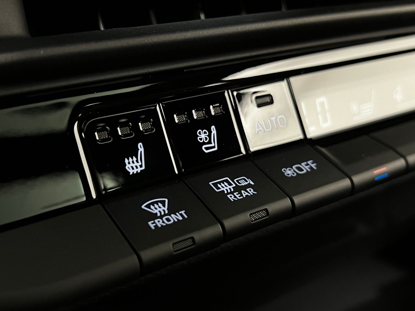 Thumbnail: 2025 Toyota Crown Signia - 17