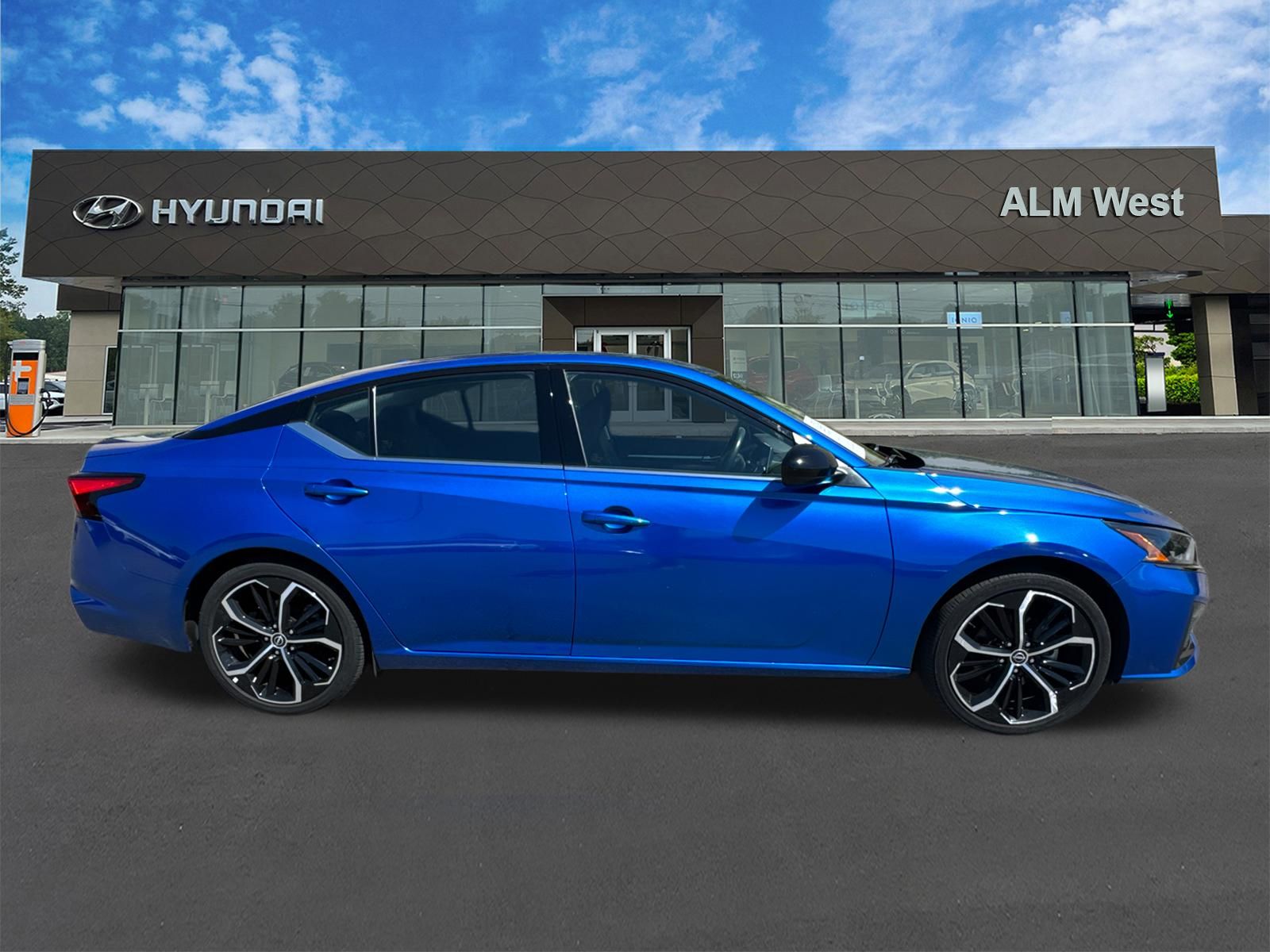 Used 2025 Blue Nissan 2.5 SR image 4