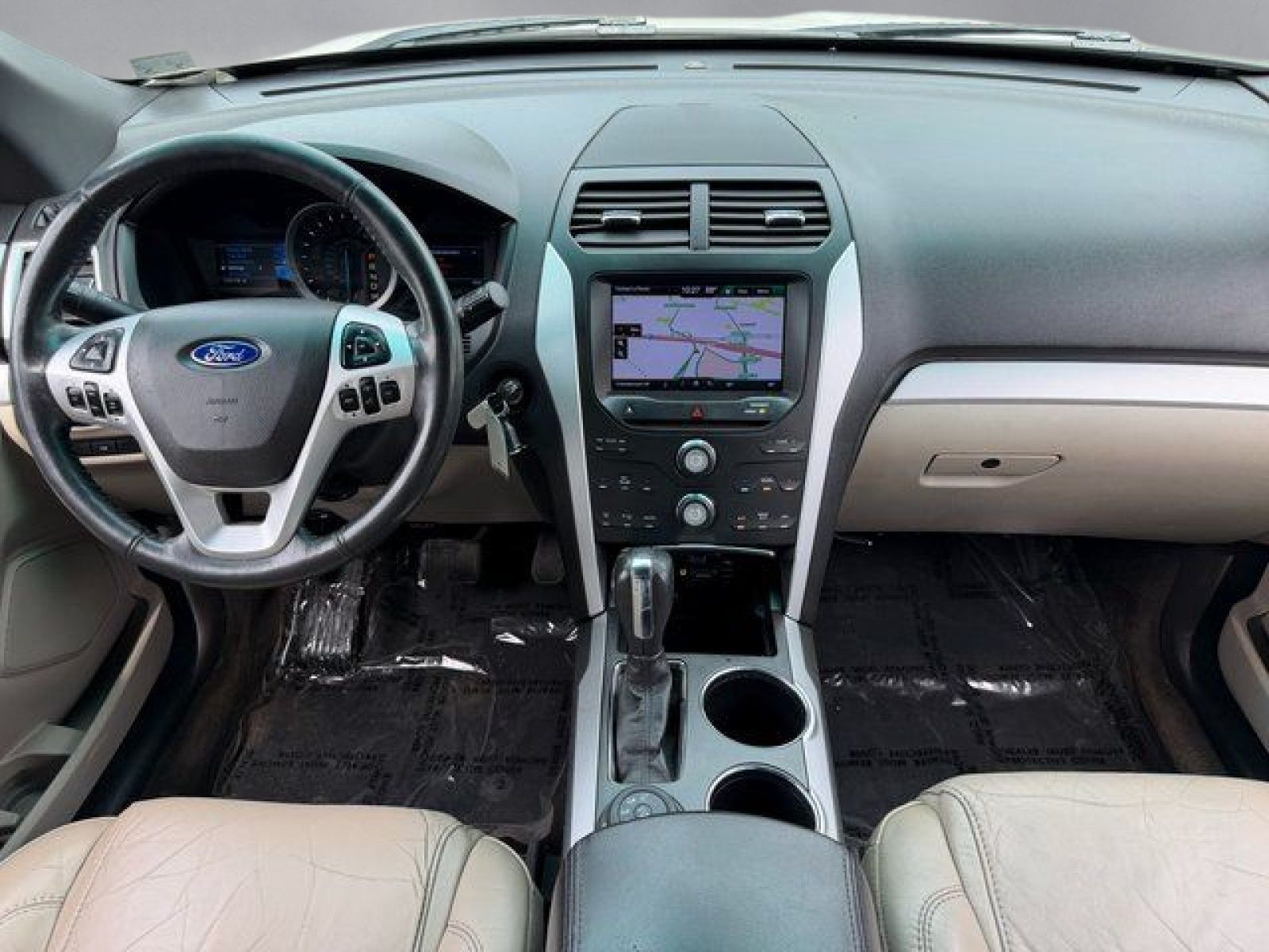 Used 2013 White Platinum Clearcoat Metallic Ford XLT image 3
